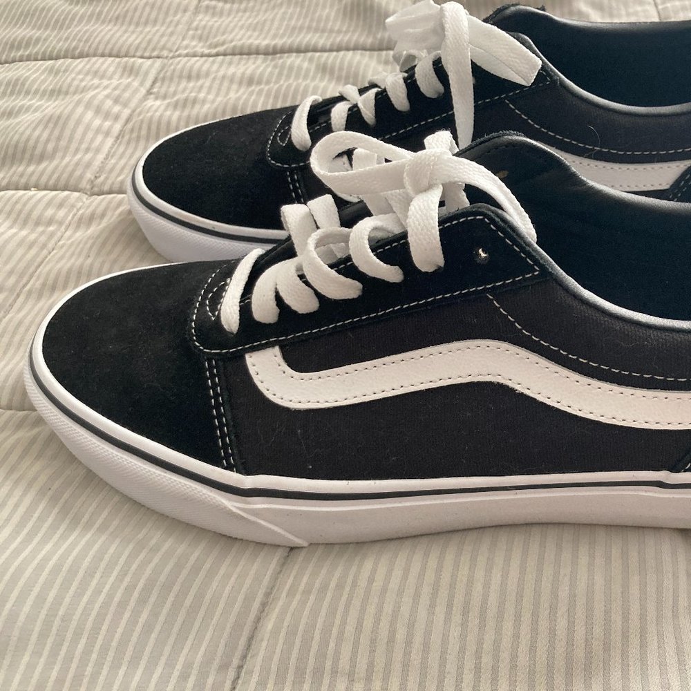 Vans, Old Skool Shoe.  Color - Black.  Size - Mens 8